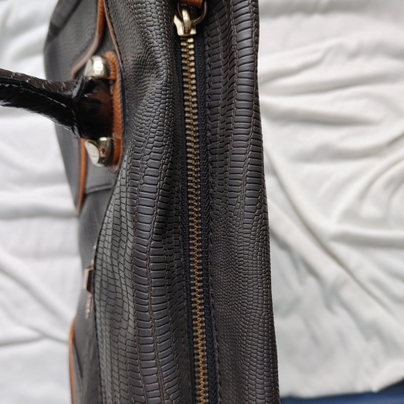 Guess purse - Picture 5 of 6